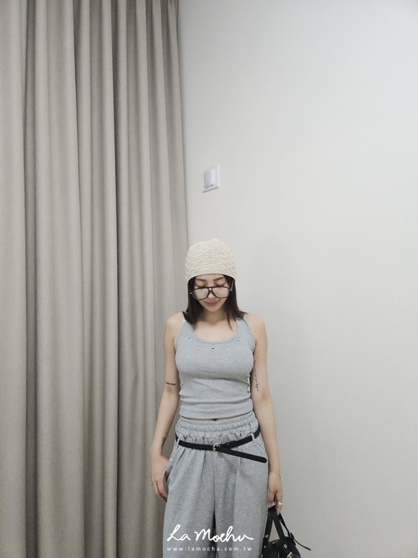 掛脖簍空鉚釘美背背心